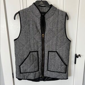 Chic Herringbone Vest in Black and White